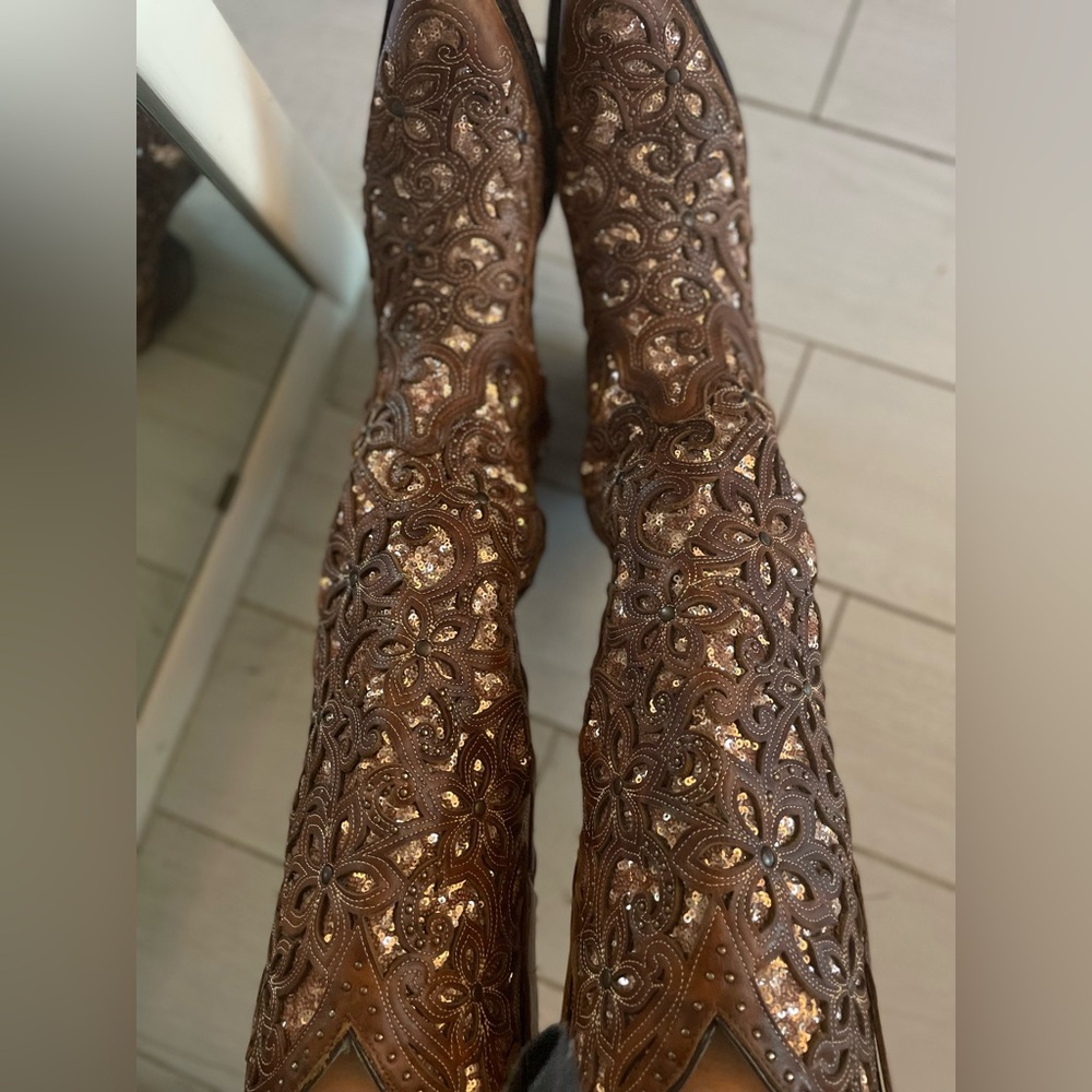 Corral Handcrafted Boots - Picture 6 of 8
